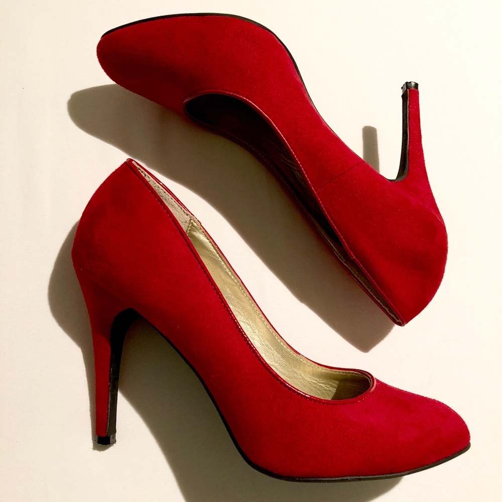 • X- Appeal • red 3” pumps TART